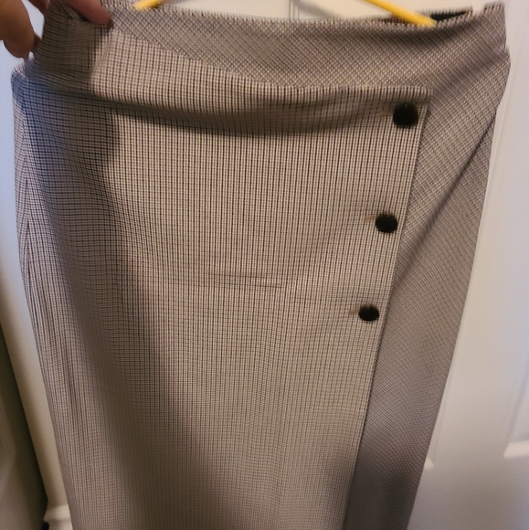 Aritzia NEW Aritzia Babaton Skirt - Picture 3 of 4